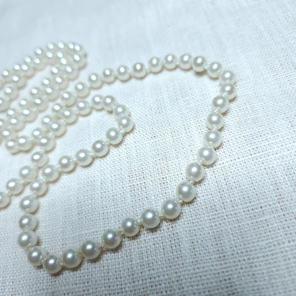 Vintage Pearl Necklace Glass Beaded Made In Japan  24" Hand Knot - Picture 3 of 9